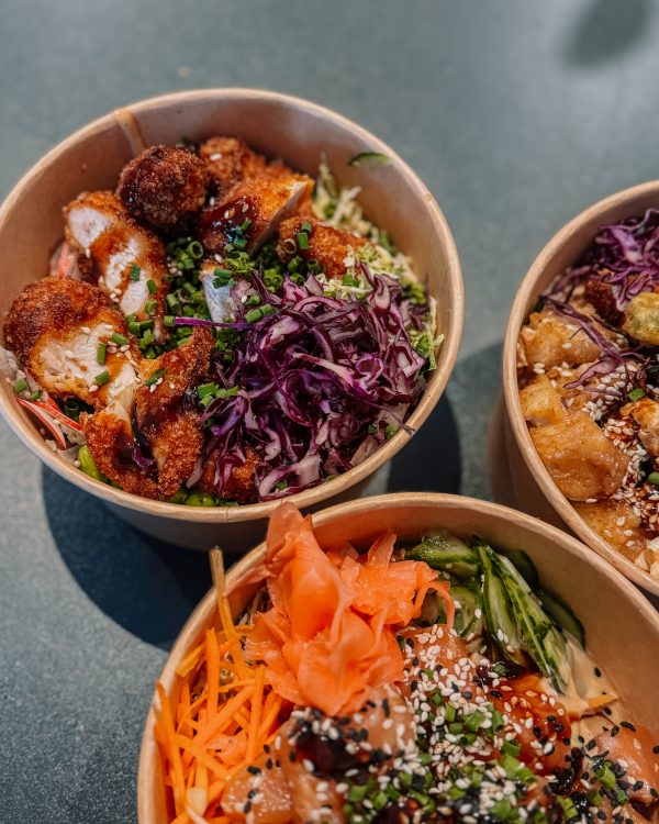 Poke bowl ar kraukšķīgu vistu - Delikatese.lv B2B ēdināšana